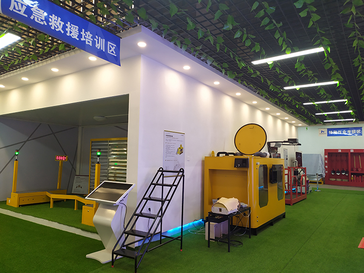 春夏季空气闷热潮湿，有限空间作业需要加强安