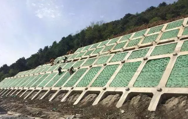 不同种类工程雨季施工的安全隐患与注意事项